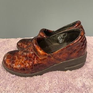Cherokee Transcends Leather Snake Skin Print Glossy Tortoiseshell Color Size 7M